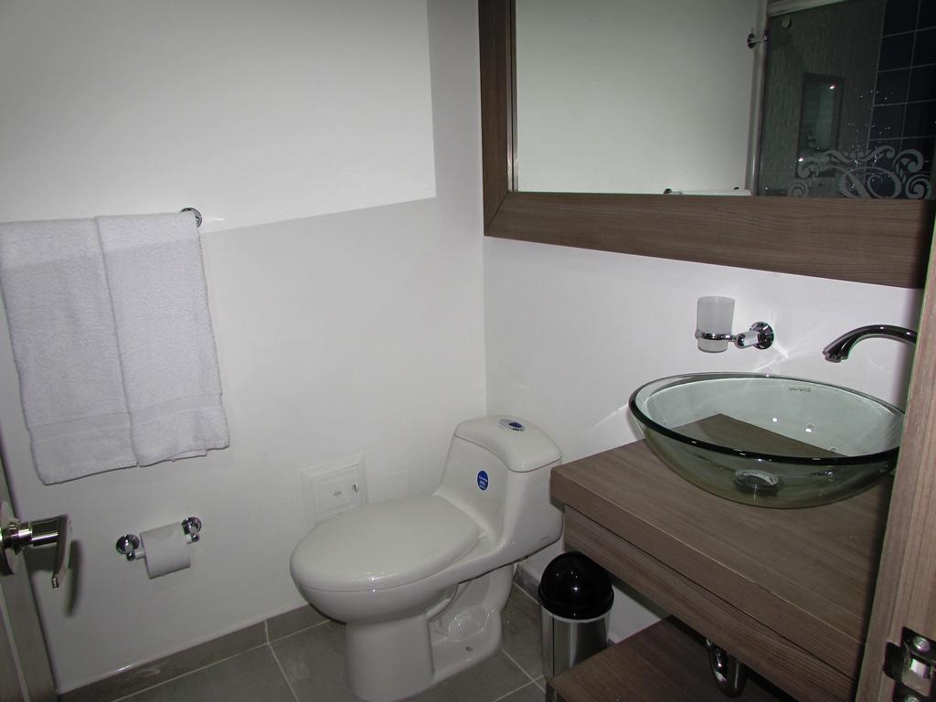 Aw Hotel Plaza Miranda Bogota Phòng bức ảnh